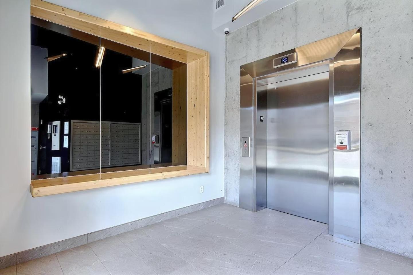 Old - Gym - Ac - Indoor Parking - Rooftop Chalet *